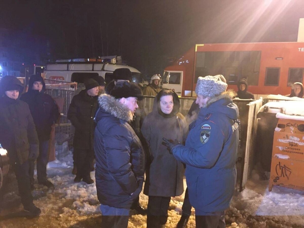    Губернатор Югры Наталья Комарова прибыла на место происшествия в Нижневартовск