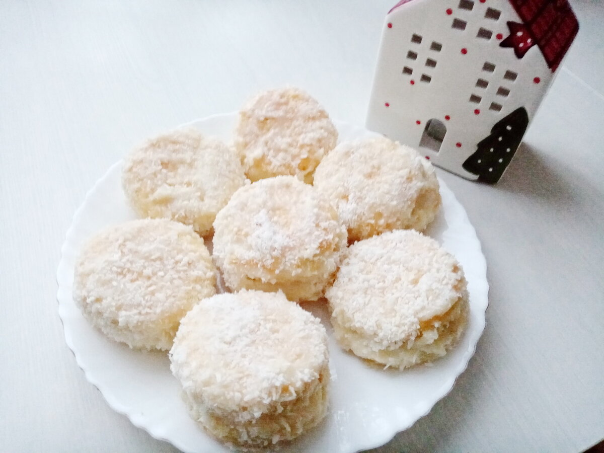Бисквитные пирожные со сливочным кремом и киви — пошаговый рецепт | irhidey.ru