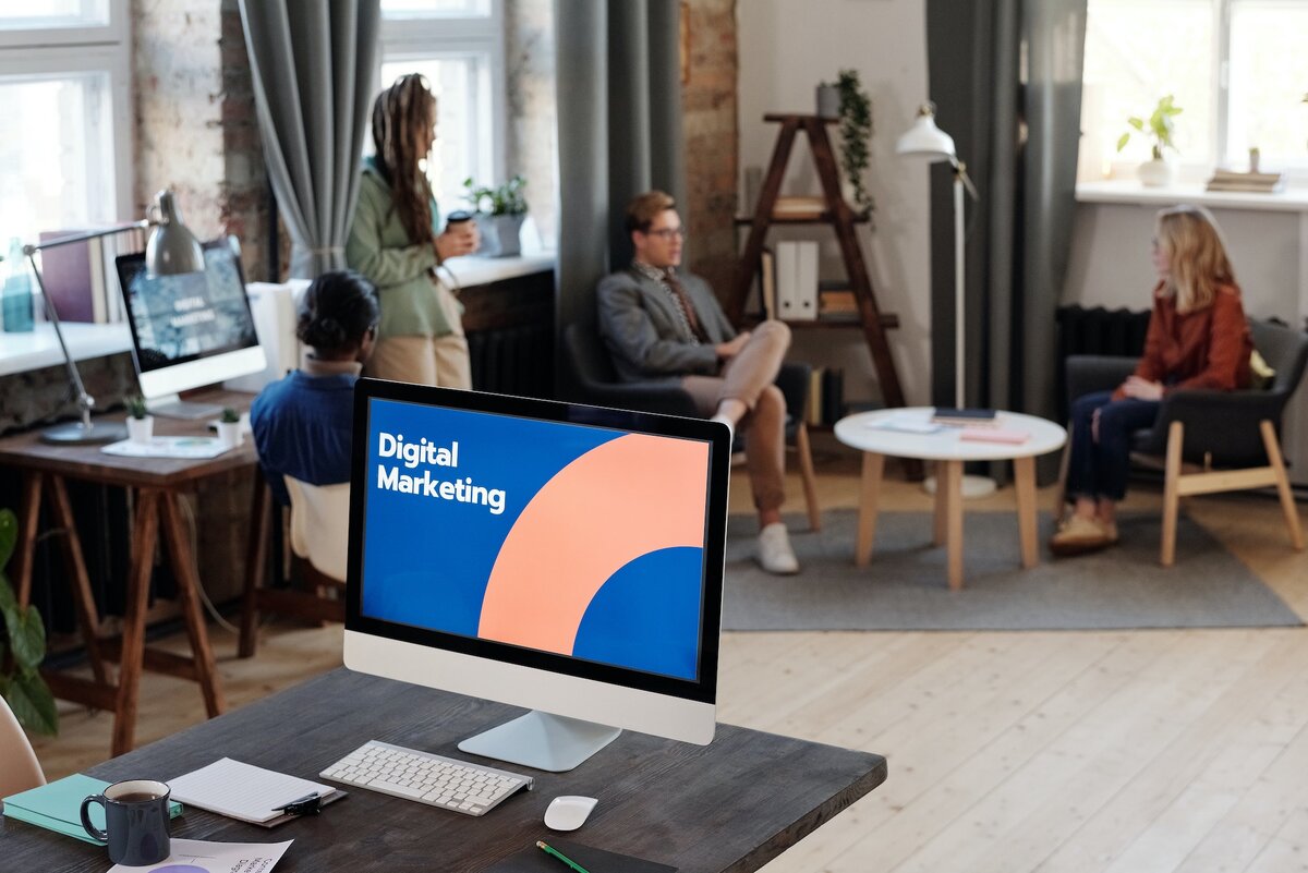 В рамках SEO-кампании сайт оптимизируется под конкретные тематические запросы с помощью технических доработок и регулярно публикуемого качественного контента.