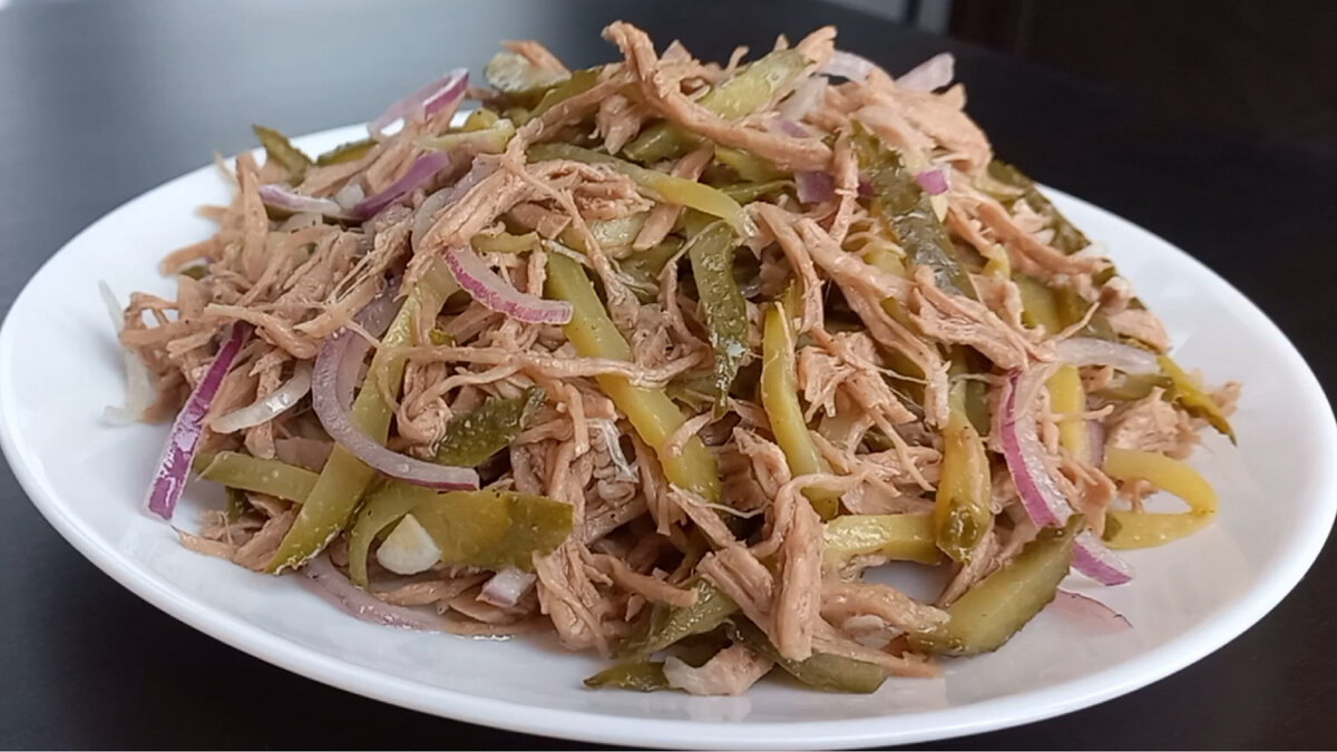 Итальянский салат с маринованной говядиной, красным луком и пармезаном —  рецепты | Дзен