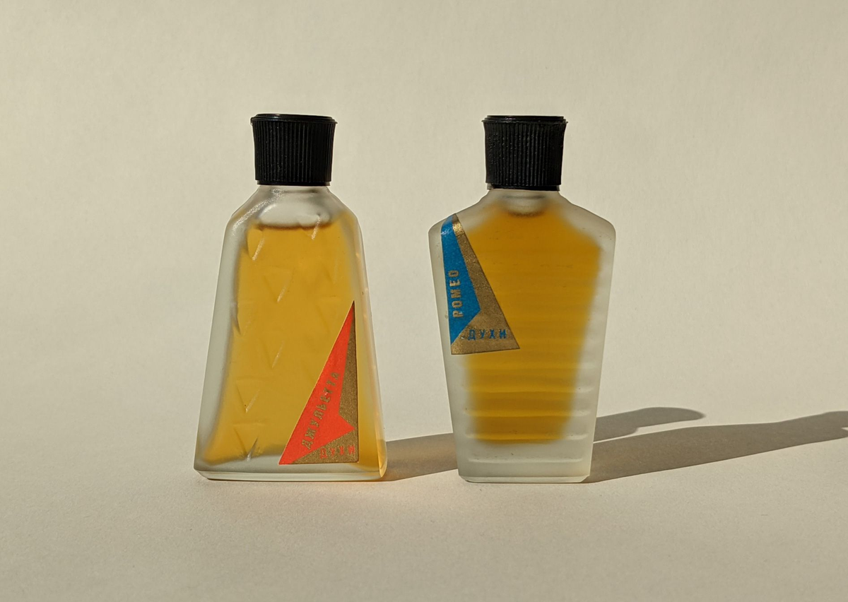 Духи Ромео и Джульетта. Такие у меня были классе в 7 наверное! Тоже помню запах.