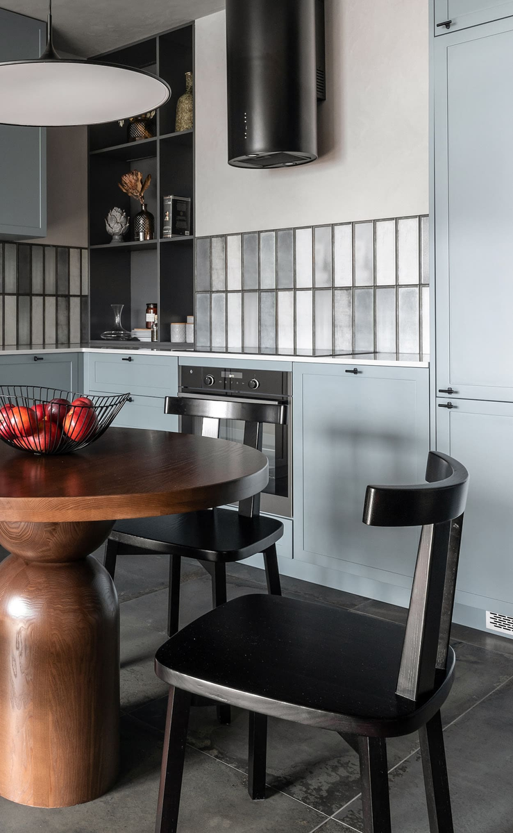 Дизайн кухни-гостиной в современном стиле в двухкомнатной квартире 45 кв. м.