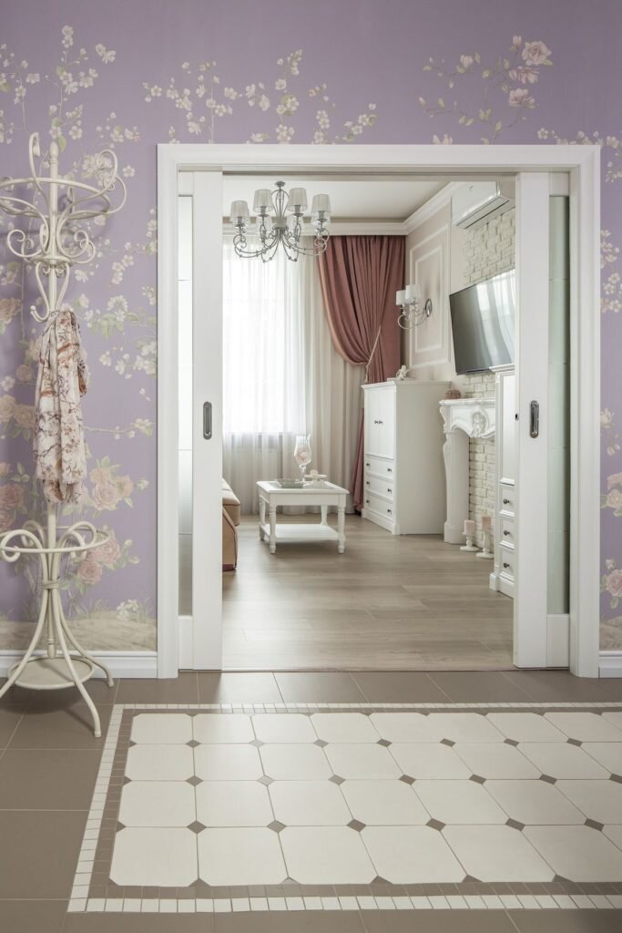 Прованс, гламур,шеби-шик... Романтичный интерьер "на любителя" в сталинке 55 кв.м.