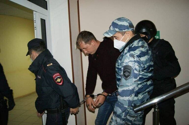    Суд приговорил к пожизненному сроку рецидивиста Лазарева за убийство 3 студенток в Гае Белов Михаил Александрович