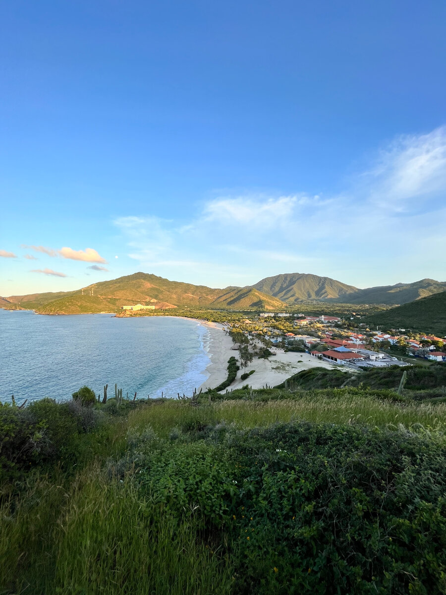 Вид на территорию нашего отеля