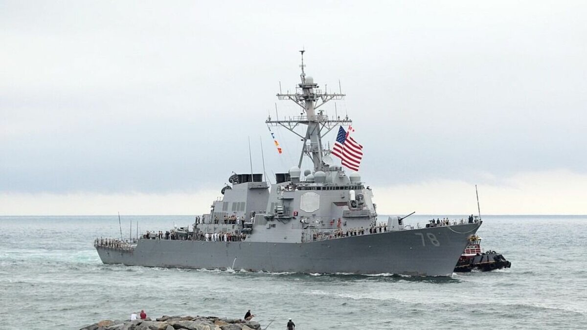     В Таллинн прибыл американский эсминец USS Porter (DDG-78) класса Arleigh Burke. О визите военного корабля сообщил главный штаб Сил обороны Эстонии.