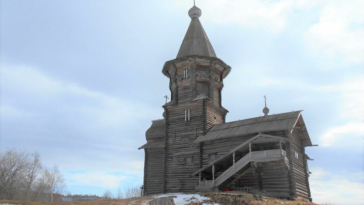     Подрядная организация готовит реставрационный лес для памятника архитектуры в Кондопоге. Об этом сообщил глава региона в соцсетях.