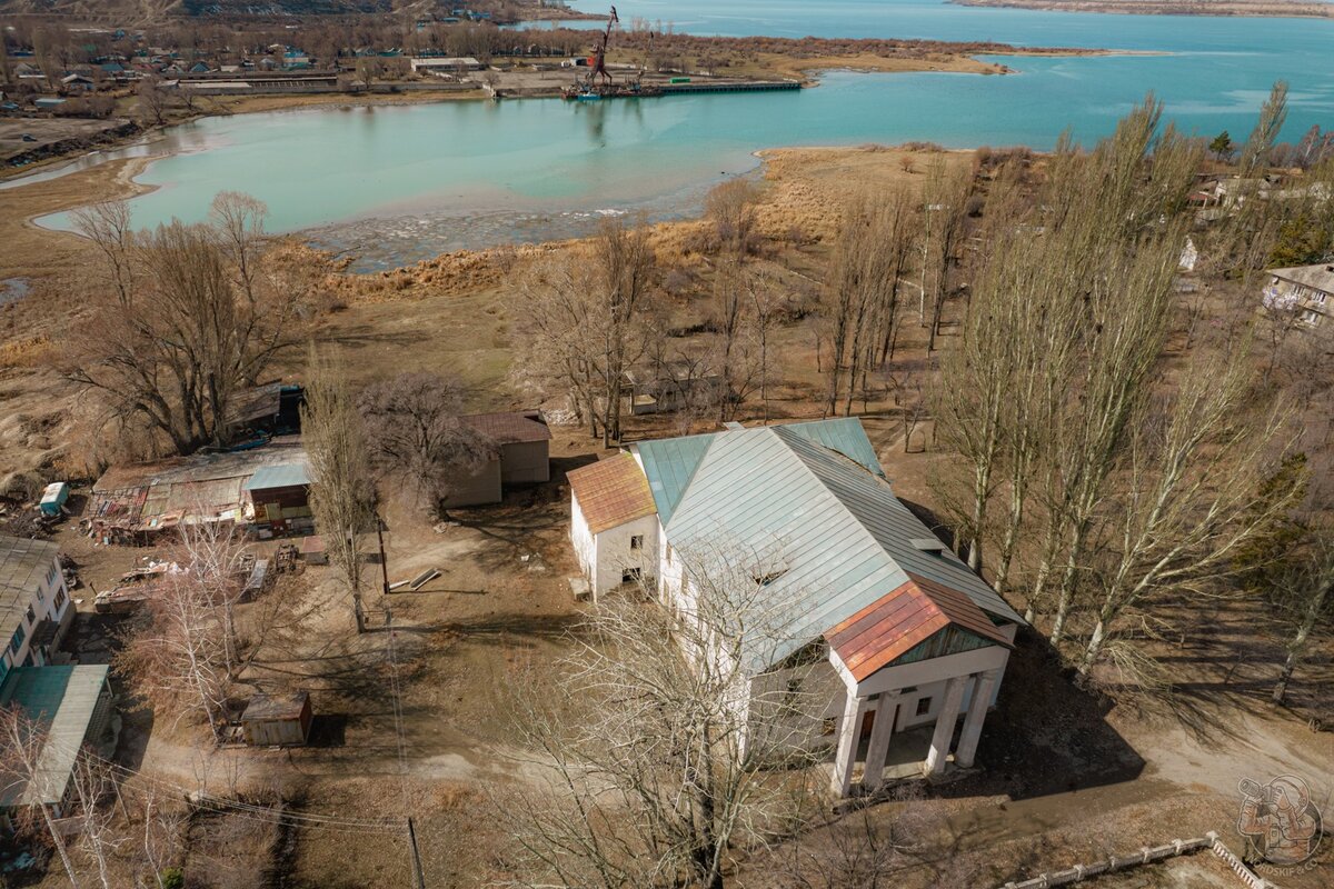 Распад СССР не пошёл ему на пользу: умирающий городок куда в годы ВОВ эвакуировали торпедный завод Каспийска