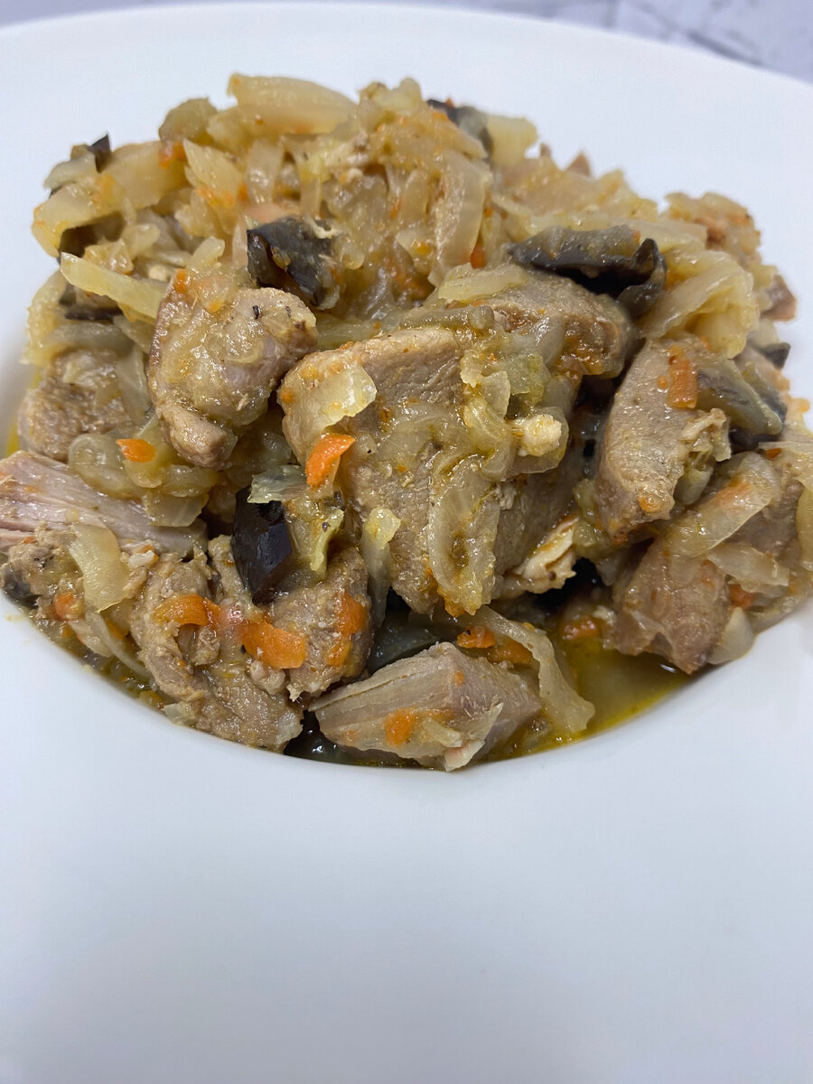 Капуста тушеная три мяса.