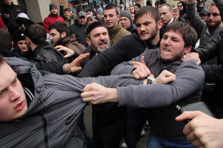 Нападение толпой. Толпа кавказцев. Толпа армян.