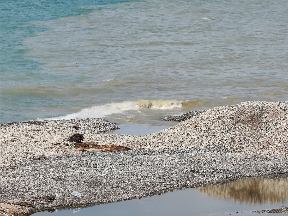 Река Махадыр немного прорвало в море