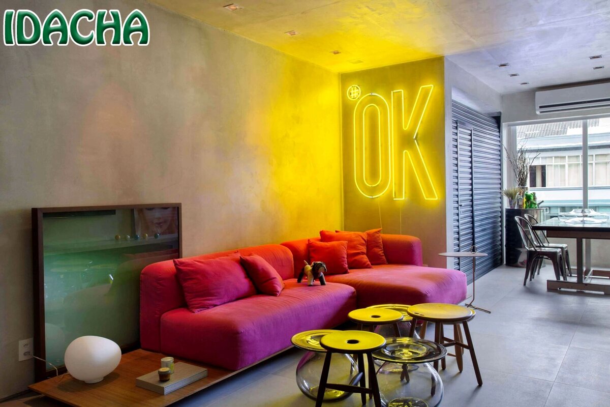 ОК - неплохое решение для заполнения пустого пространства на стене и добавления дополнительного источника света