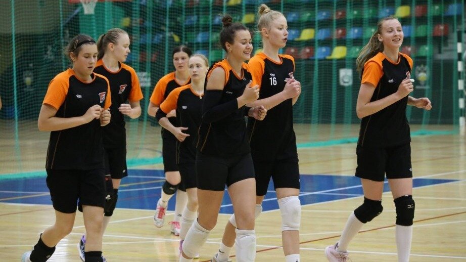     Команда начала тренировки, чтобы успешно выступить в своем первом сезоне.