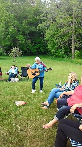 Фото с позапрошлогоднего пикника