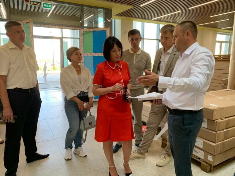    Татьяна Савинова провела оперативное совещание в здании новой Областной детской больницы Марина Шарт