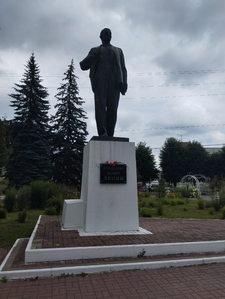 Памятник Ленину.