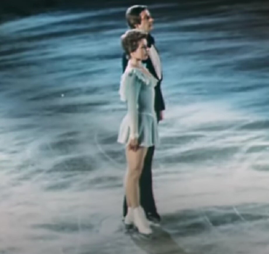 Кадр из ролика: на старте "Кумпарситы" Людмила Пахомова и Александр Горшков 