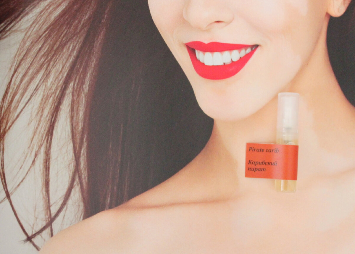 Ноты: амбра, бренди ром, морская соль, шафран, ваниль, толуанский бальзам, зерна кофе, лабданум, лайм, скорлупа грецкого ореха, табак, ветивер, кардамон, лимон, нероли, нота океана и металла, лимон, белый дуб, черное дерево