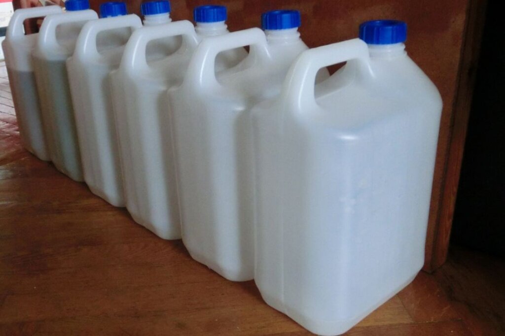 В Твери суд постановил изъять и уничтожить у любителя спирта 6 канистр этанола