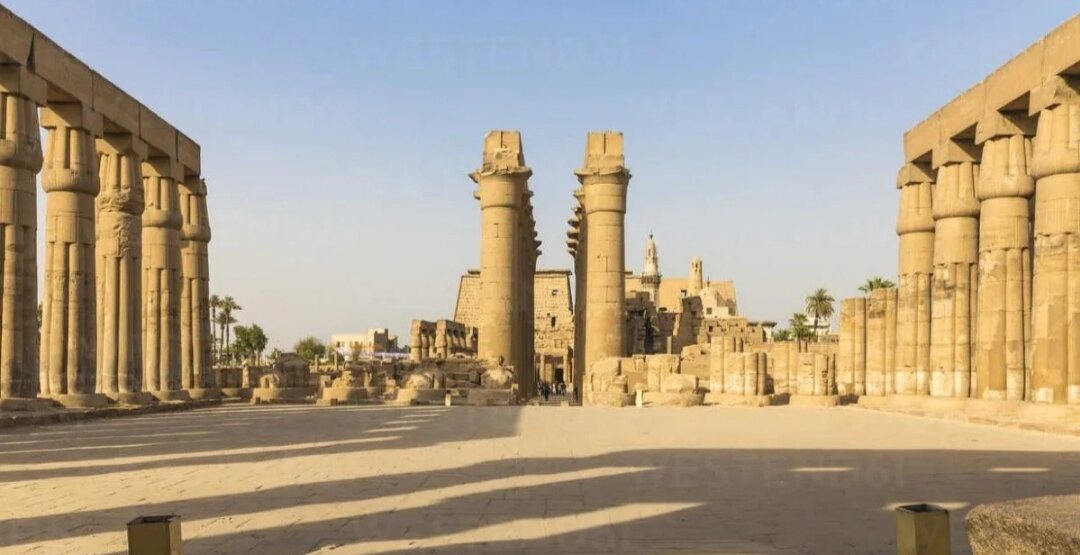 1. Эпоха Древности: Величие древних цивилизацийНаше путешествие начинается с древней истории, когда великие цивилизации, такие как Египет, Греция и Рим, расцветали и оставляли свой след в истории человечества. Мы узнаем о таинственных пирамидах, мудрых философах и мощном Римском Империи.