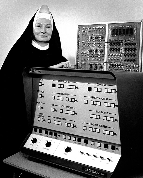 источник - https://onwisconsin.uwalumni.com/content/uploads/2019/05/Sister-Mary-Kenneth-Keller1.jpg