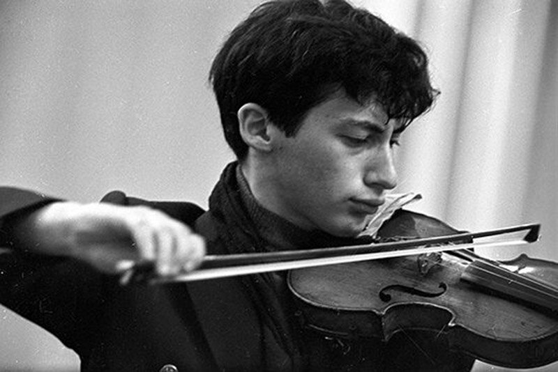 Пока не первая скрипка в оркестре