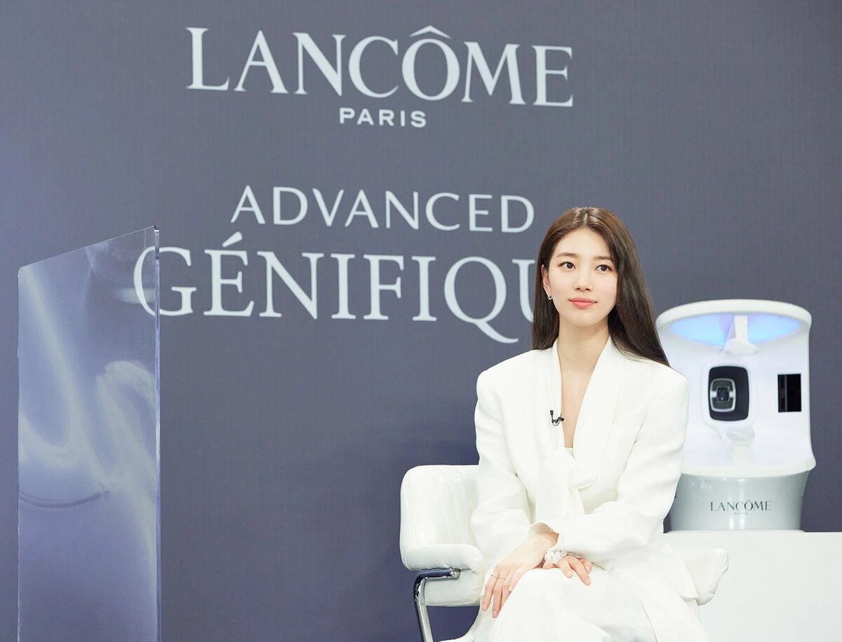  Сюзи на мероприятии для бренда Lancôme