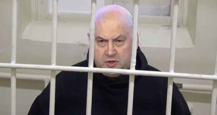 Секретное фото Суровикина на отдыхе. Доставлено голубиной почтой.