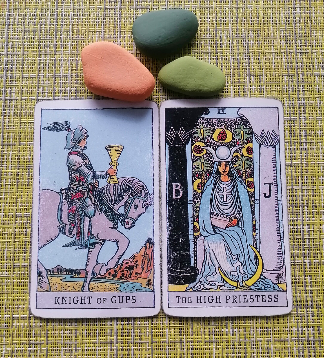 что обозначает карта таро рыцарь. таро уэйта кубки. паж и рыцарь в таро. рыцарь кубков таро райдера уэйта. карта таро рыцарь.