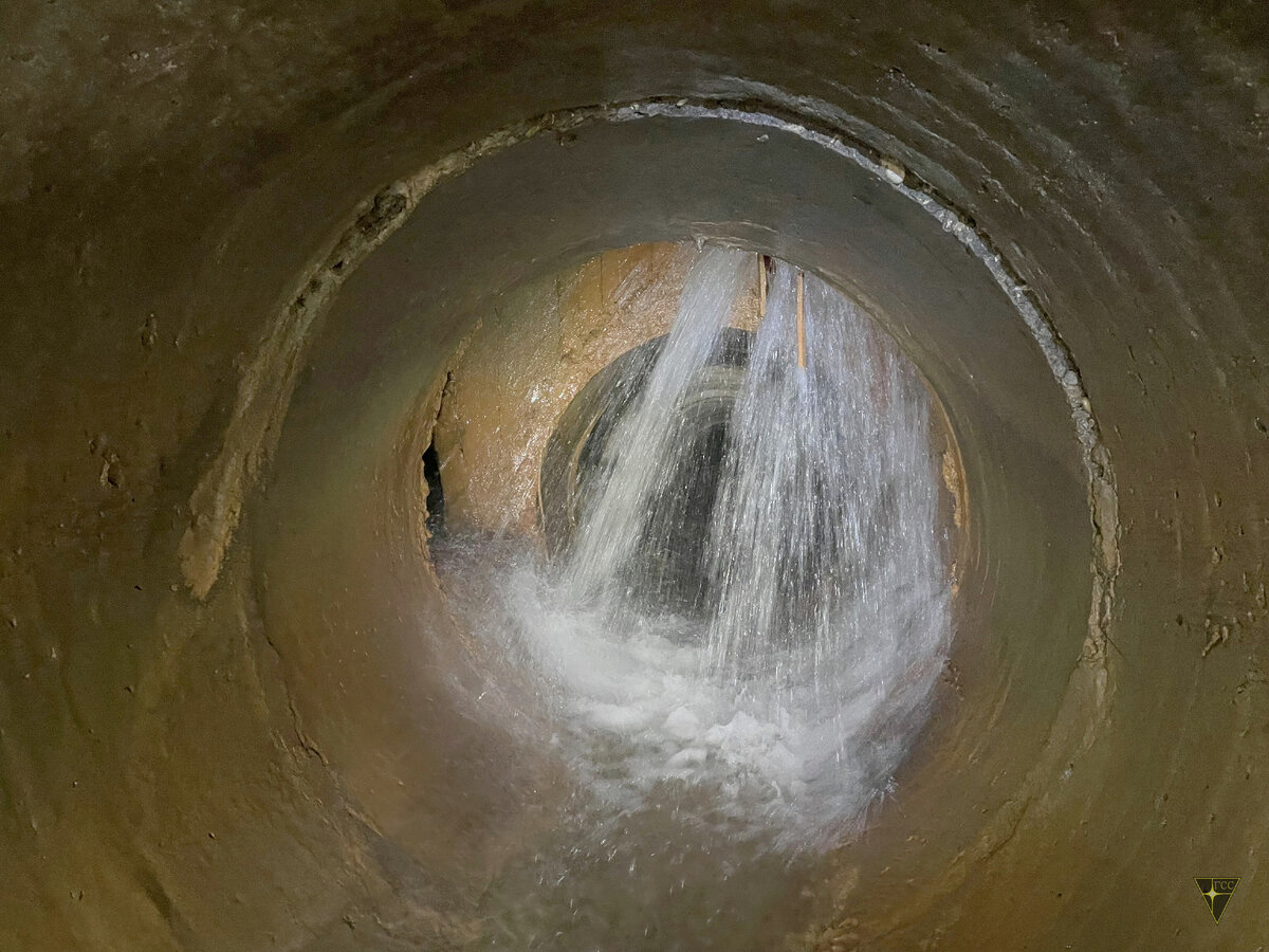 После Чуры мы ощутили, что есть ещё порох в пороховницах и ягоды в ягодицах. И отчего бы не посетить коллектор некоего ручья или скромной речки?-26