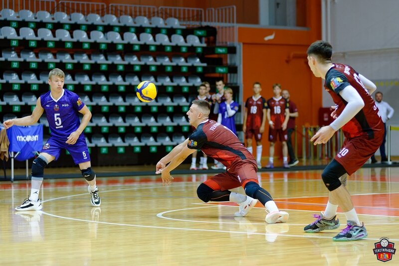    Волейбольный «Текстильщик» одержал победу в первом матче нового сезона