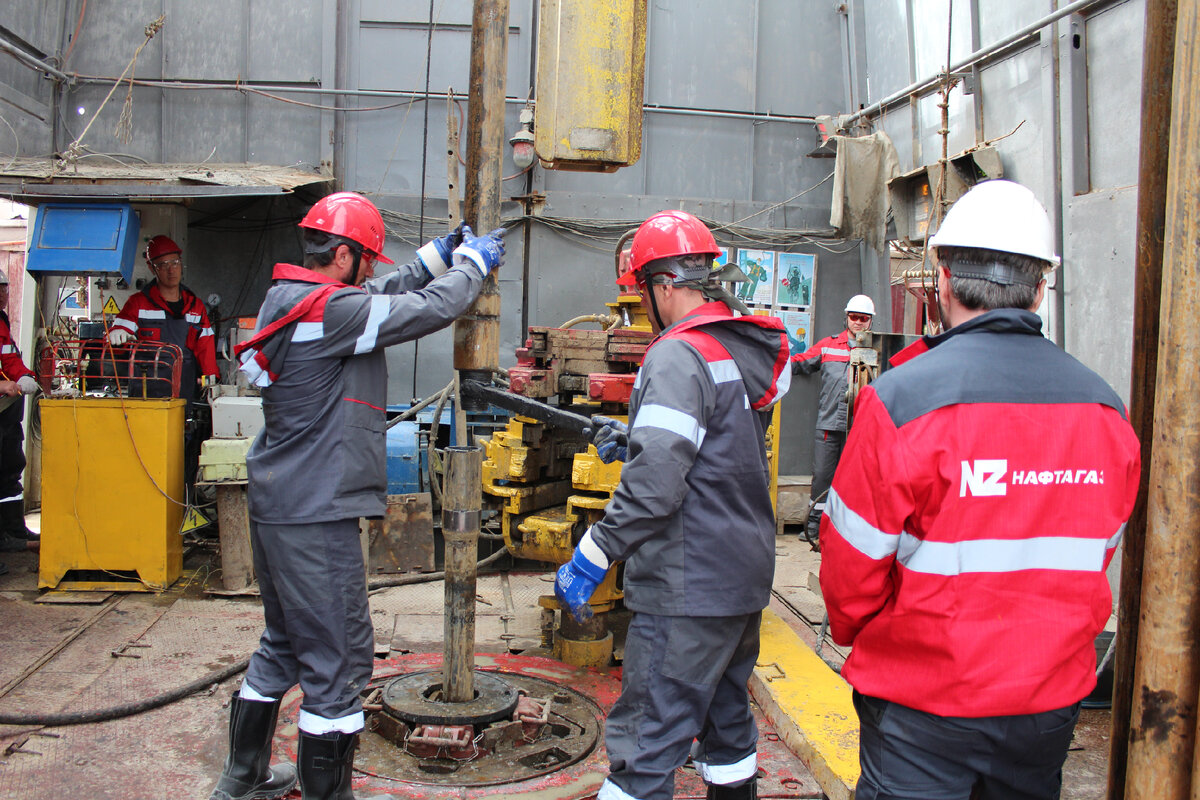 Вахта бурильщика Танжара Сибагатова работала на своем поле, так что потерпеть поражение было бы вдвойне стыдно. 