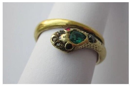 Реплика кольца королевы Виктории.