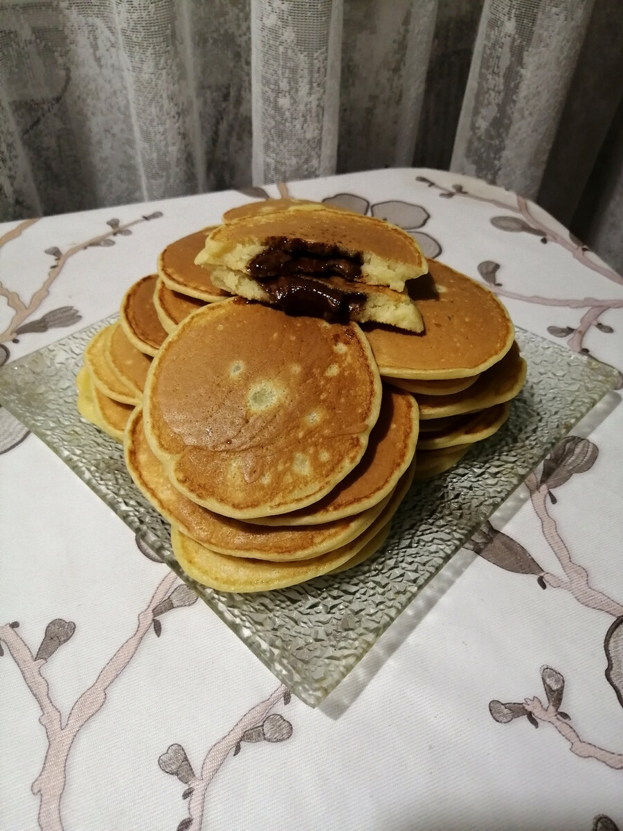 Рецепт вкусных панкейков с шоколадной начинкой. Порадуй своих близких.  Оригинально, быстро и просто | В погоне за тридцаткой... | Дзен