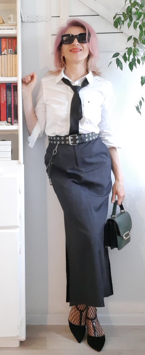 Галстук и рубашка из секонд-хэнда.