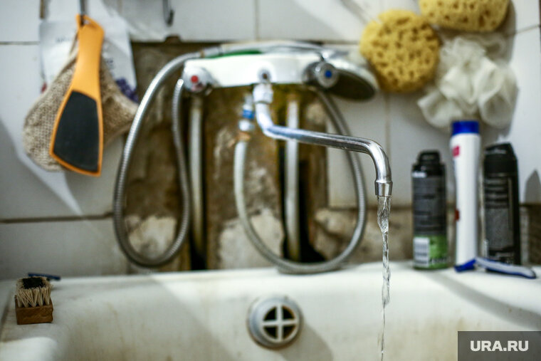    Несколько недель назад в Бакале отключили холодную воду