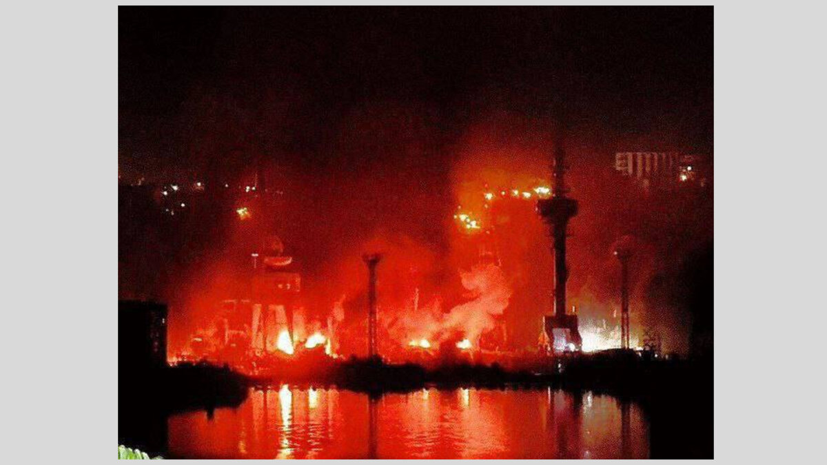     При ракетной атаке ВСУ на судоремонтный морской завод в Севастополе ночью 13 сентября погибли два человека — сотрудники предприятия. Об этом сообщил Телеграм-канал Baza.