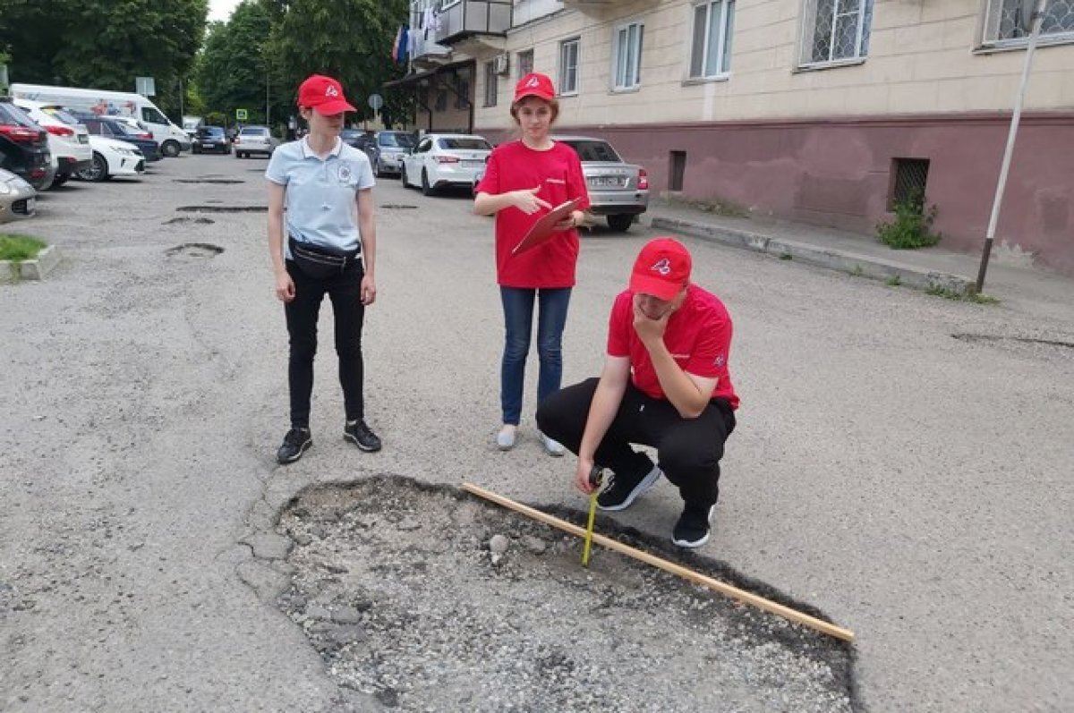    Благодаря активистам в Нальчике отремонтировали дорогу с огромными ямами