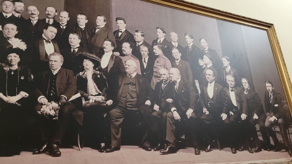 Правый фрагмент огромной фотографии