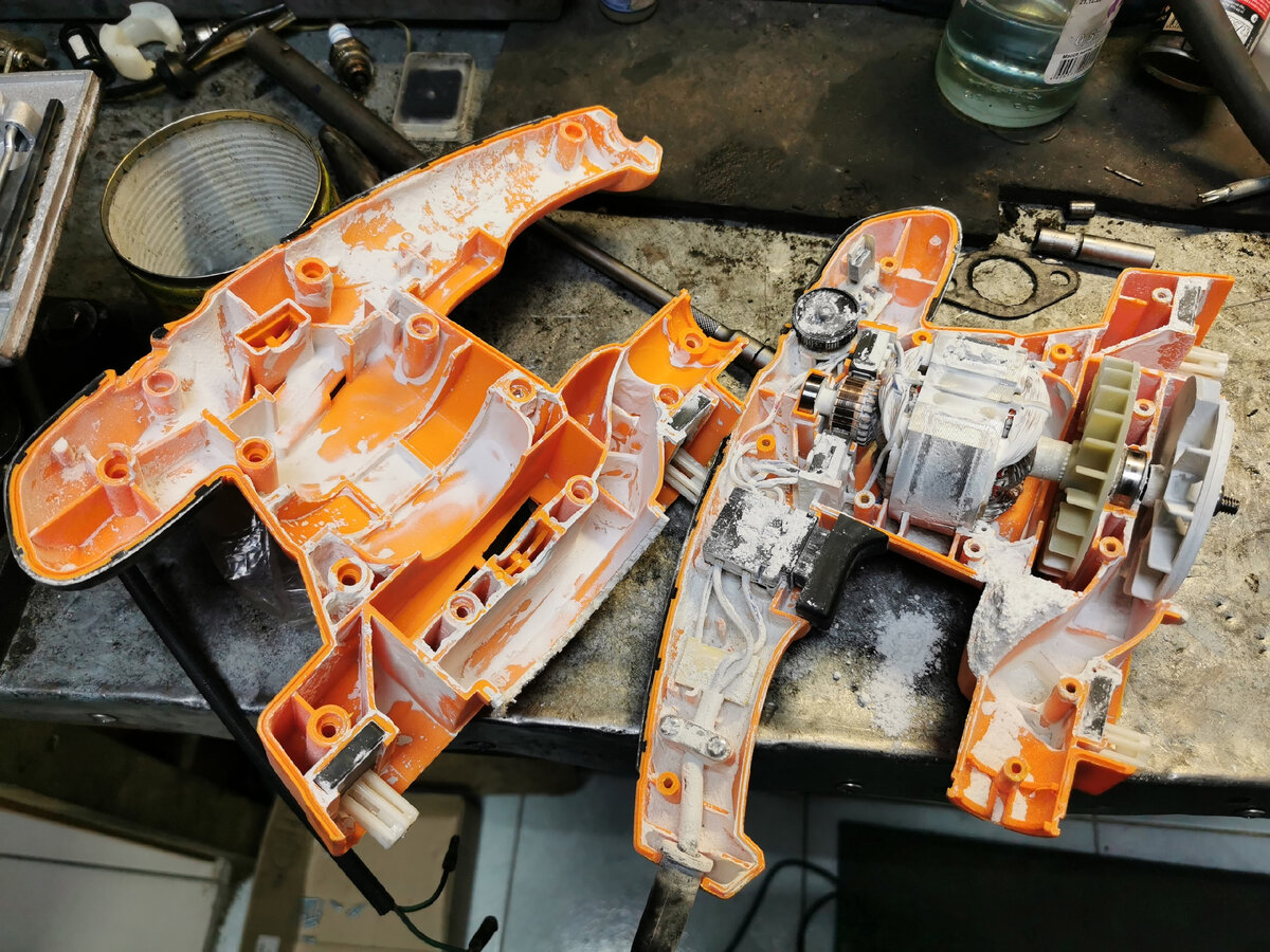 Внутри корпуса.