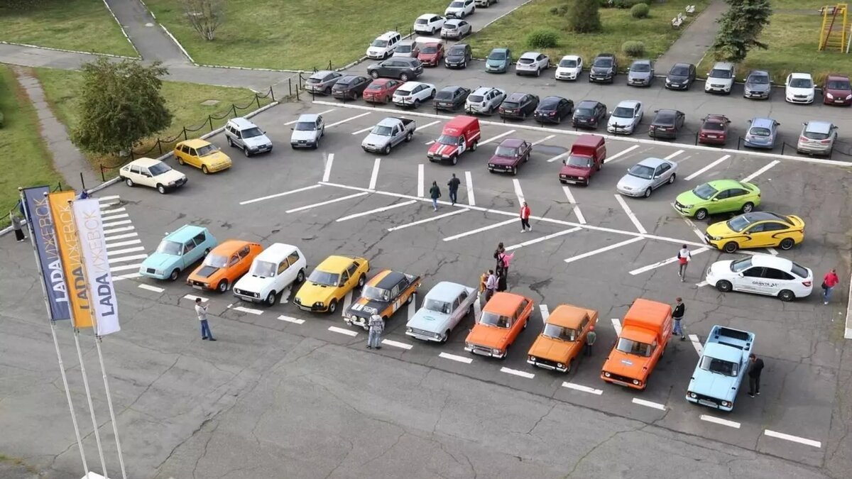     22 сентября на площадке около инженерного корпуса автозавода Ижевска пройдет выставка раритетных музейных машин.