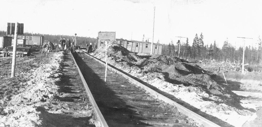 фото с сайта - https://yandex.ru/images/search?from=tabbar&text=К%2075-летию%20Воркуты%20-%20о%20железной%20дороге&pos=1&img_url=https%3A%2F%2Fwww.nbrkomi.ru%2Fimages%2F1200%2Fstat%2F4309.jpg&rpt=simage