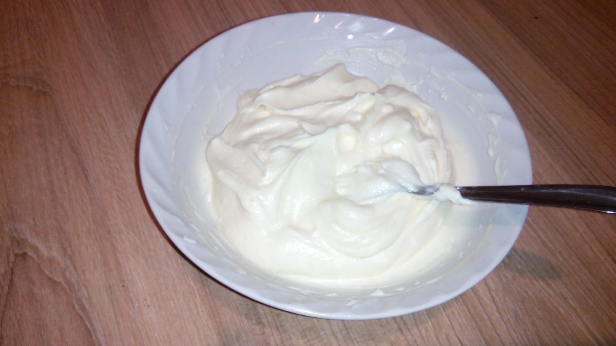 Просто хорошо перемешиваем все до однородного состояния. Еле отбила от детей, чтобы не слопали)))