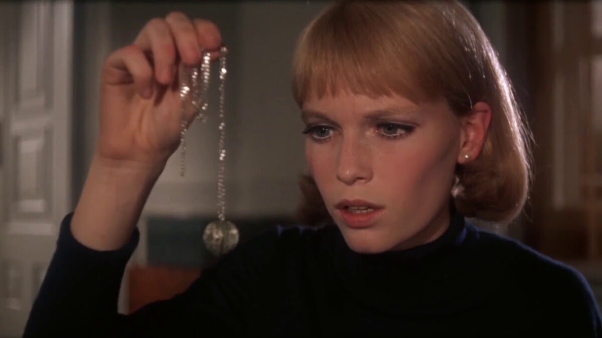 Дурно пахнущий кулон, принадлежавший к тому же погибшей Терри — "замечательный" аксессуар для беременной