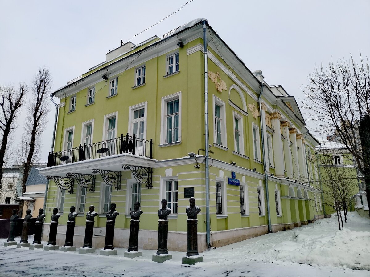 Адрес: Петроверигский пер. 4 ст1. Станция метро "Китай город" 