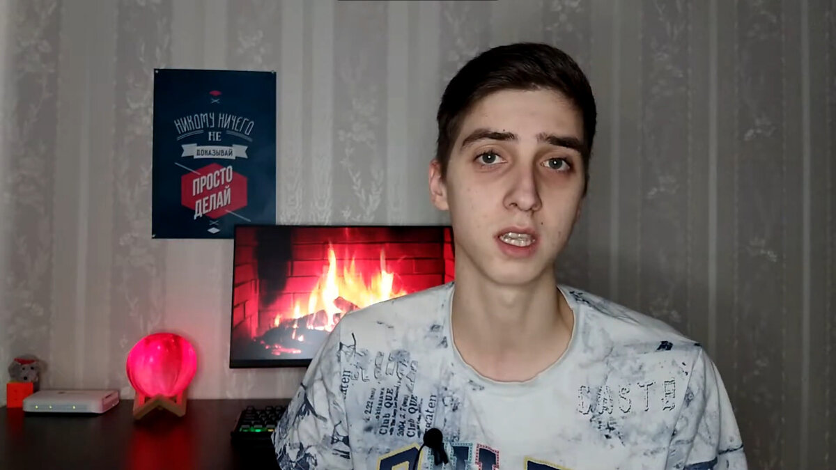 Фон на данный момент (меняю картинки на мониторе только и одежду)