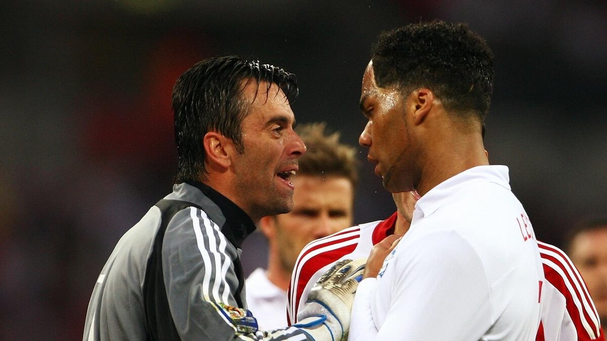 Кольдо в матче против сборной Англии