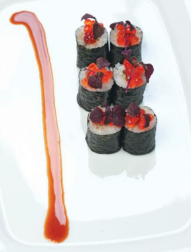 Ролл с морским угрем и огурцом.