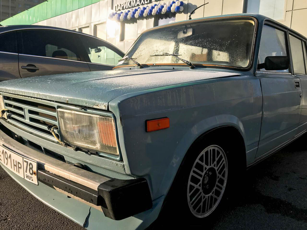 Машина уже начинает терять лоск