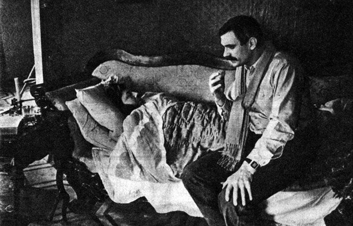 На съёмочной площадке. Режиссер Н.С. Михалков и исполнитель главной роли Олег Табаков.
